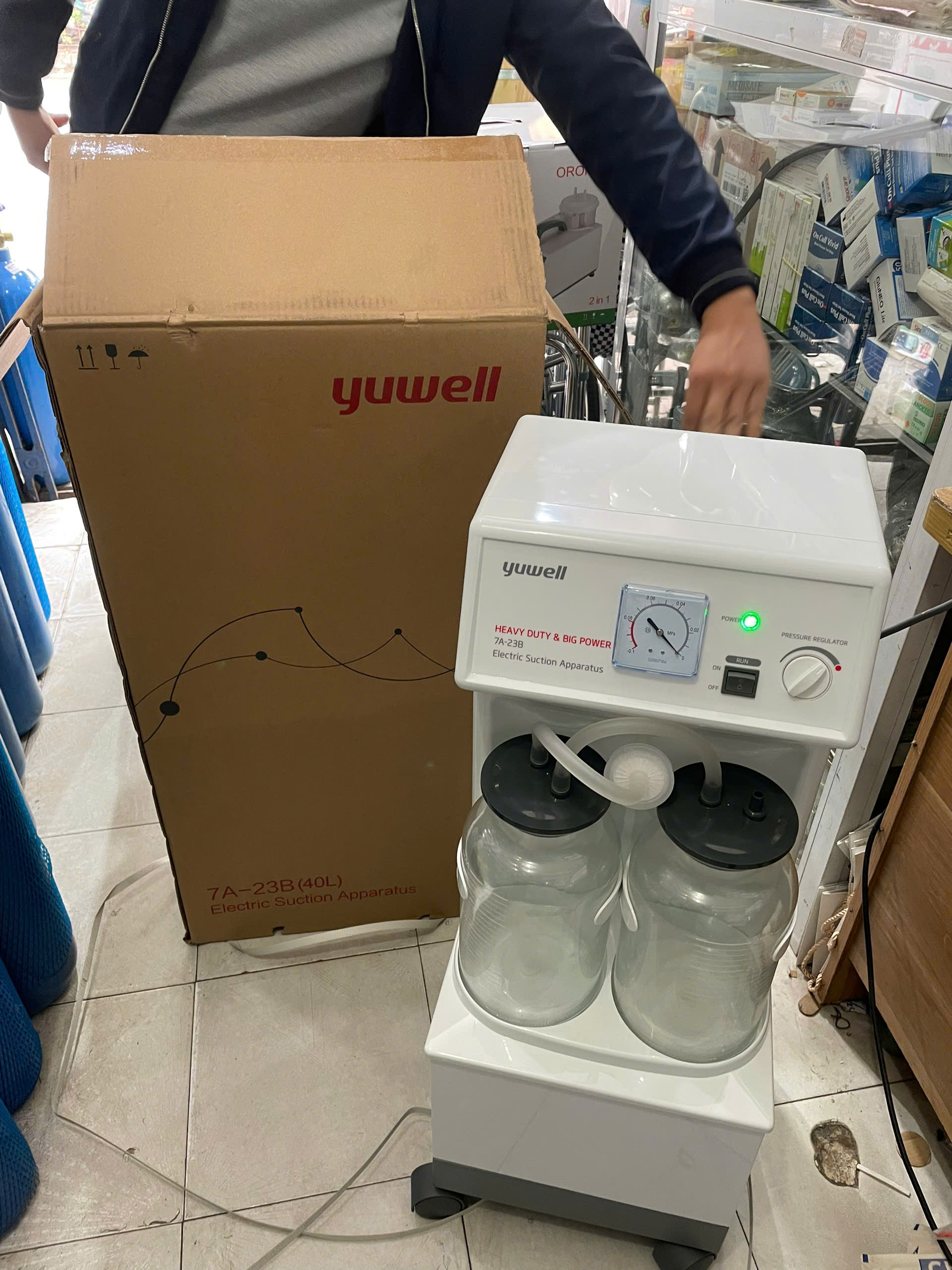 Máy hút dịch 2 bình Yuwell 7A- 23B