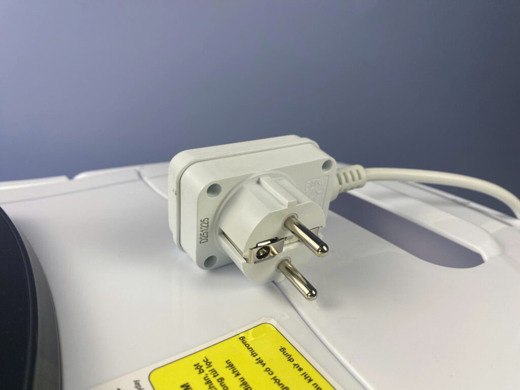 Phích cắm điện của bồn 12S